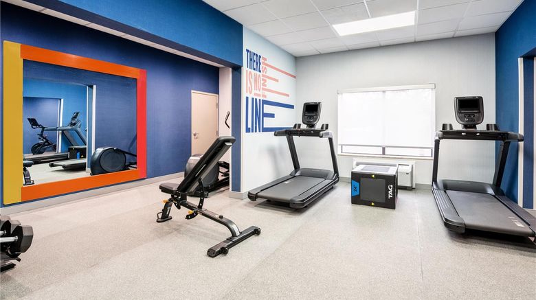 <b>Hampton Inn & Suites Detroit/Canton Health</b>. Images powered by <a href="https://iceportal.shijigroup.com/" title="IcePortal" target="_blank">IcePortal</a>.