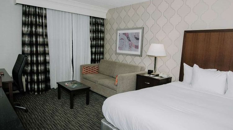 Doubletree Hotel Detroit-Dearborn Room