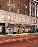 Doubletree Suites by Hilton Detroit Down