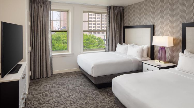 Doubletree Suites by Hilton Detroit Down Room