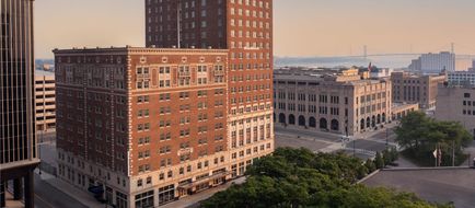 Doubletree Suites by Hilton Detroit Down Exterior