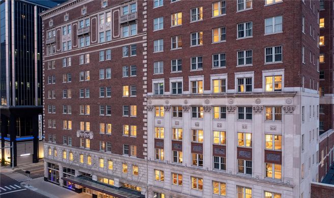Doubletree Suites by Hilton Detroit Down Exterior