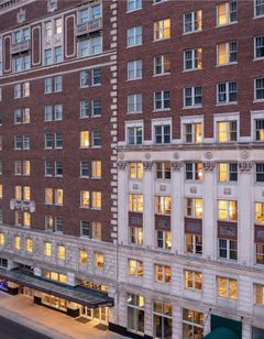 Doubletree Suites by Hilton Detroit Down