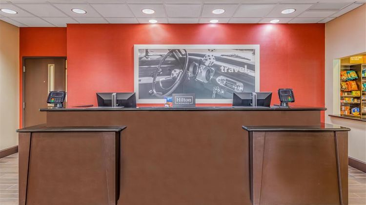 Hampton Inn & Suites Detroit-Airport/Rom Lobby