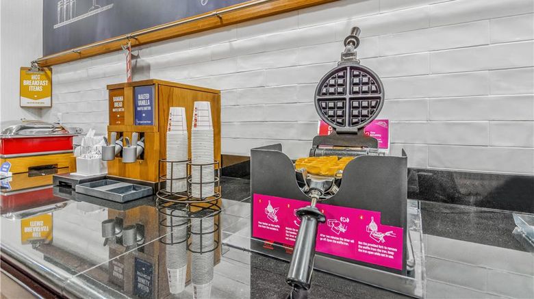 <b>Hampton Inn & Suites Detroit-Airport/Rom Restaurant</b>. Images powered by <a href="https://iceportal.shijigroup.com/" title="IcePortal" target="_blank">IcePortal</a>.