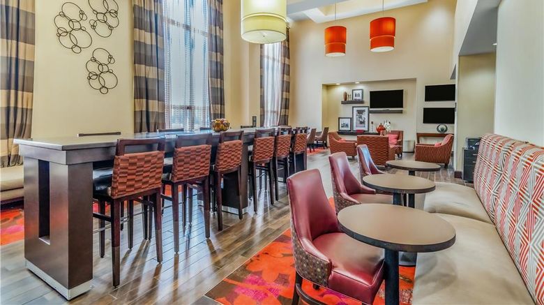 <b>Hampton Inn & Suites Detroit-Airport/Rom Lobby</b>. Images powered by <a href="https://iceportal.shijigroup.com/" title="IcePortal" target="_blank">IcePortal</a>.