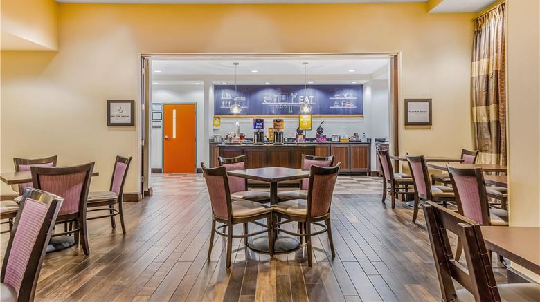 <b>Hampton Inn & Suites Detroit-Airport/Rom Restaurant</b>. Images powered by <a href="https://iceportal.shijigroup.com/" title="IcePortal" target="_blank">IcePortal</a>.