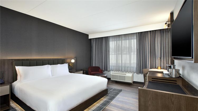 DoubleTree by Hilton Detroit Novi Room