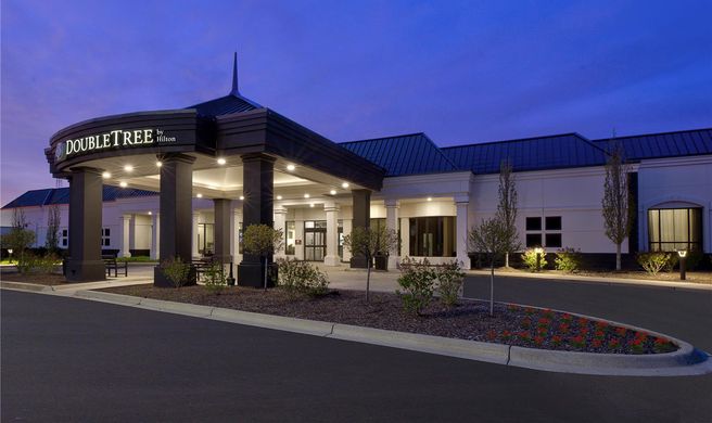 DoubleTree by Hilton Detroit Novi Exterior