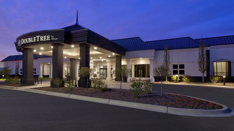 DoubleTree by Hilton Detroit Novi Exterior