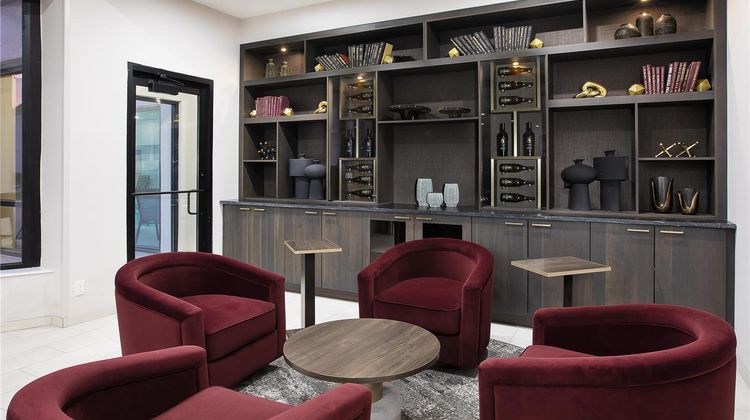 DoubleTree by Hilton Detroit Novi Lobby