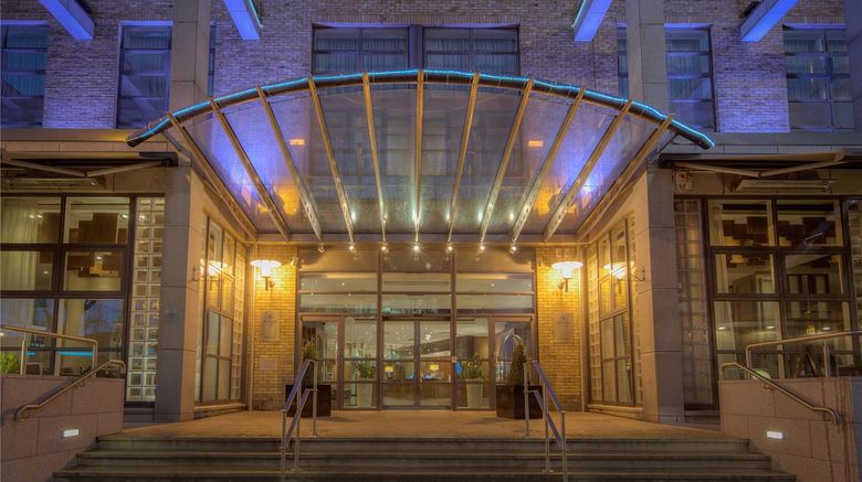 <b>Hilton Dublin Exterior</b>. Images powered by <a href="https://iceportal.shijigroup.com/" title="IcePortal" target="_blank">IcePortal</a>.