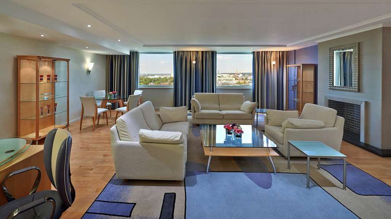 <b>Hilton Duesseldorf Room</b>. Images powered by <a href="https://iceportal.shijigroup.com/" title="IcePortal" target="_blank">IcePortal</a>.