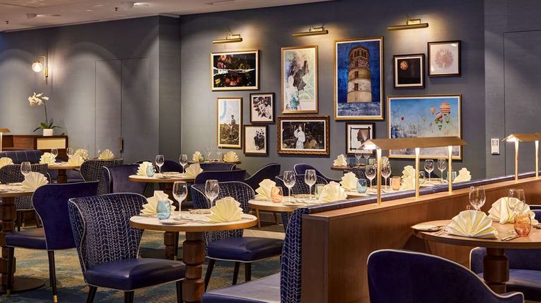 <b>Hilton Duesseldorf Restaurant</b>. Images powered by <a href="https://iceportal.shijigroup.com/" title="IcePortal" target="_blank">IcePortal</a>.
