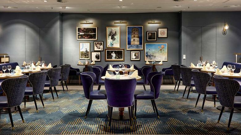 <b>Hilton Duesseldorf Restaurant</b>. Images powered by <a href="https://iceportal.shijigroup.com/" title="IcePortal" target="_blank">IcePortal</a>.