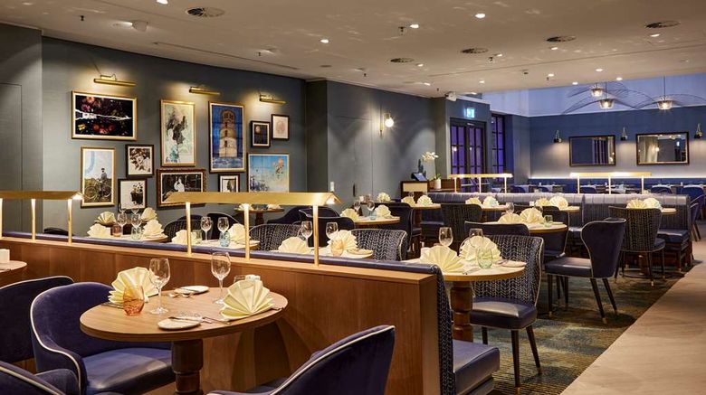 <b>Hilton Duesseldorf Restaurant</b>. Images powered by <a href="https://iceportal.shijigroup.com/" title="IcePortal" target="_blank">IcePortal</a>.
