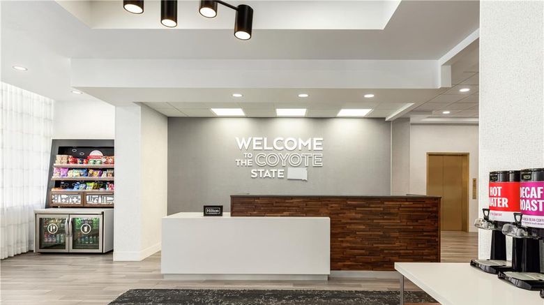 <b>Hampton Inn Lobby</b>. Images powered by <a href="https://iceportal.shijigroup.com/" title="IcePortal" target="_blank">IcePortal</a>.