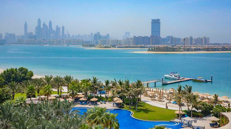 <b>Waldorf Astoria Dubai Palm Jumeirah Pool</b>. Images powered by <a href="https://iceportal.shijigroup.com/" title="IcePortal" target="_blank">IcePortal</a>.