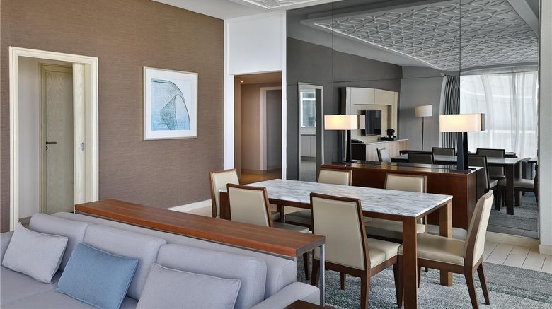 <b>DoubleTree by Hilton - Jumeirah Beach Suite</b>. Images powered by <a href="https://iceportal.shijigroup.com/" title="IcePortal" target="_blank">IcePortal</a>.