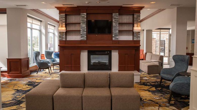 <b>Hilton Garden Inn Erie Lobby</b>. Images powered by <a href="https://iceportal.shijigroup.com/" title="IcePortal" target="_blank">IcePortal</a>.