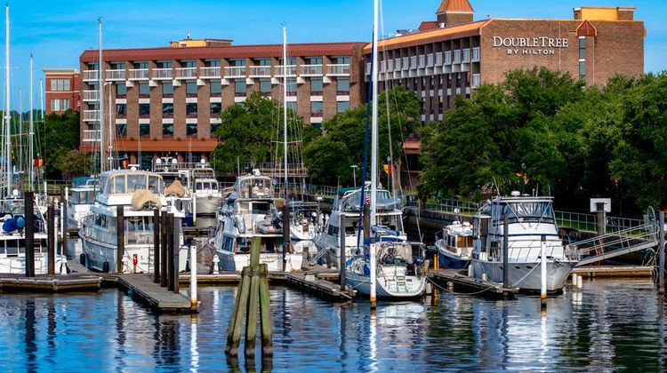 DoubleTree by Hilton New Bern Riverfront Exterior