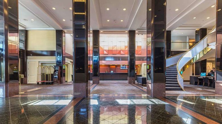 <b>Hilton Newark Airport Lobby</b>. Images powered by <a href="https://iceportal.shijigroup.com/" title="IcePortal" target="_blank">IcePortal</a>.