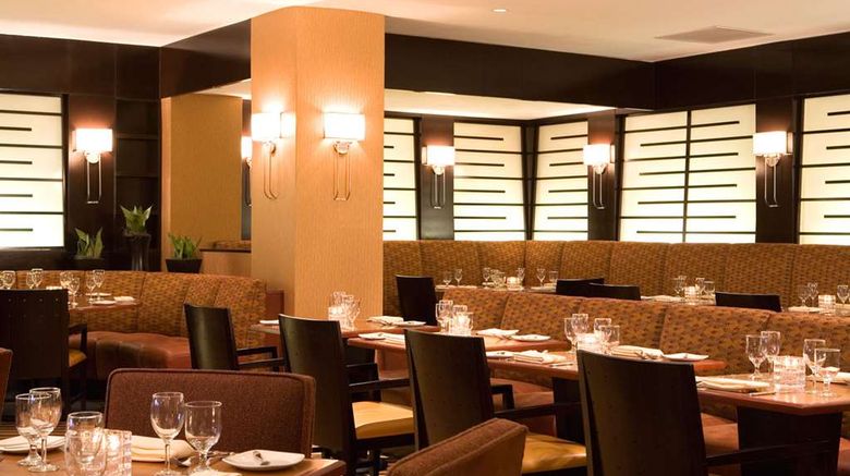<b>Hilton Newark Airport Restaurant</b>. Images powered by <a href="https://iceportal.shijigroup.com/" title="IcePortal" target="_blank">IcePortal</a>.