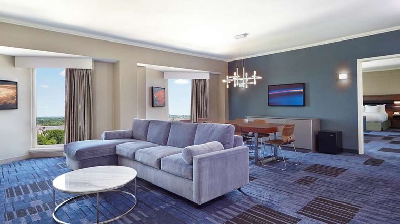 <b>Hilton Newark Airport Room</b>. Images powered by <a href="https://iceportal.shijigroup.com/" title="IcePortal" target="_blank">IcePortal</a>.