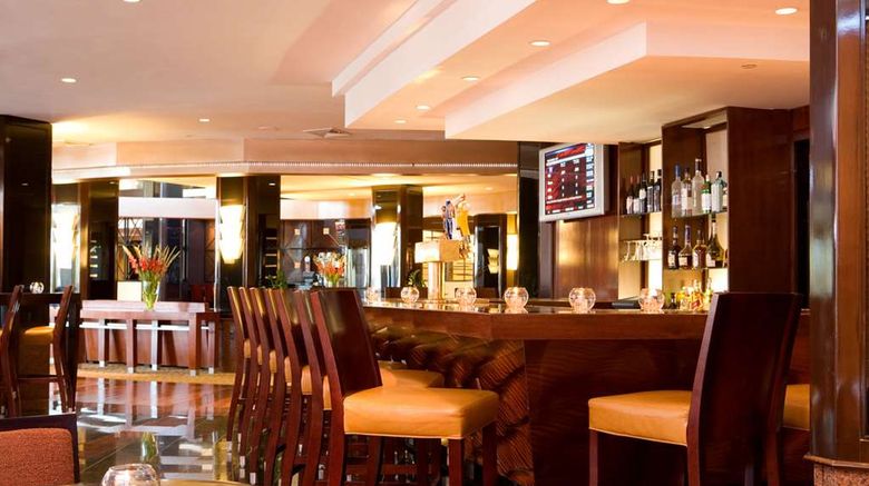<b>Hilton Newark Airport Restaurant</b>. Images powered by <a href="https://iceportal.shijigroup.com/" title="IcePortal" target="_blank">IcePortal</a>.