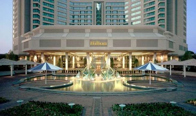 Hilton East Brunswick Exterior