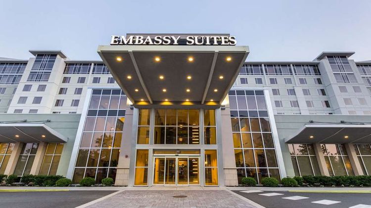 Embassy Suites Newark Airport Exterior