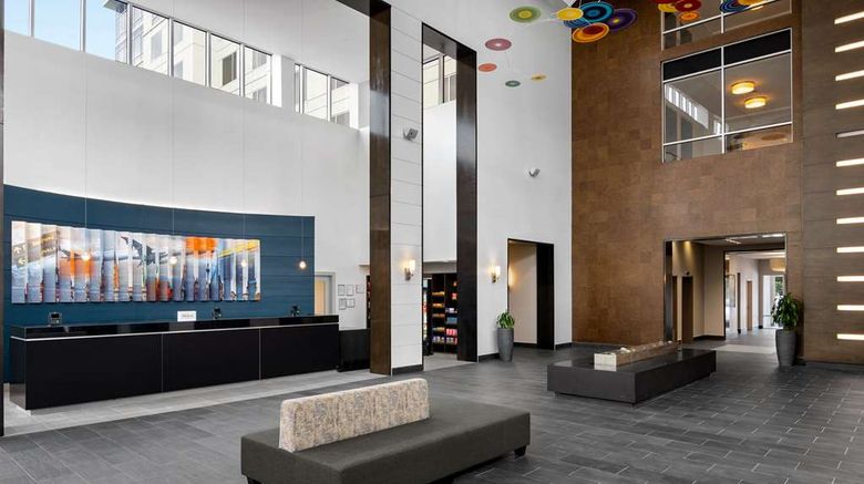 <b>Embassy Suites Newark Airport Lobby</b>. Images powered by <a href="https://iceportal.shijigroup.com/" title="IcePortal" target="_blank">IcePortal</a>.