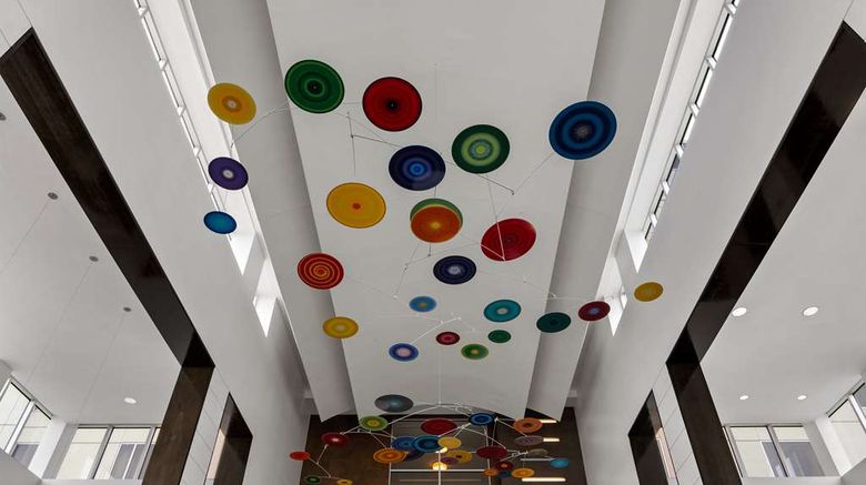 <b>Embassy Suites Newark Airport Lobby</b>. Images powered by <a href="https://iceportal.shijigroup.com/" title="IcePortal" target="_blank">IcePortal</a>.