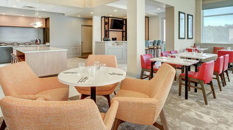 <b>Hilton Garden Inn Lakewood Lobby</b>. Images powered by <a href="https://iceportal.shijigroup.com/" title="IcePortal" target="_blank">IcePortal</a>.