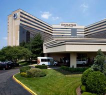 DoubleTree by Hilton Hotel Newark Airprt Exterior