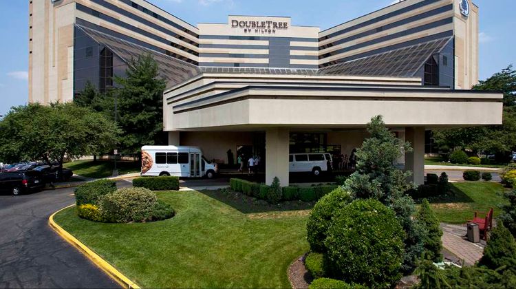 DoubleTree by Hilton Hotel Newark Airprt Exterior