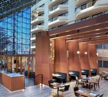 DoubleTree by Hilton Hotel Newark Airprt Lobby