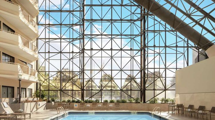 DoubleTree by Hilton Hotel Newark Airprt Pool