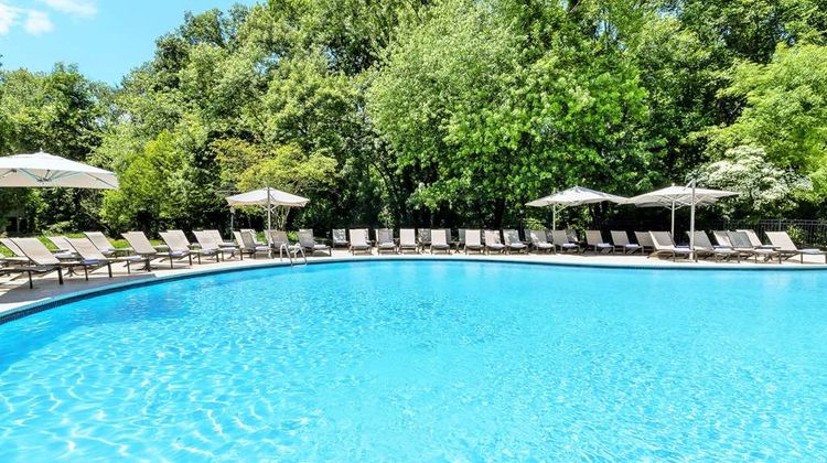 Hilton Short Hills Pool