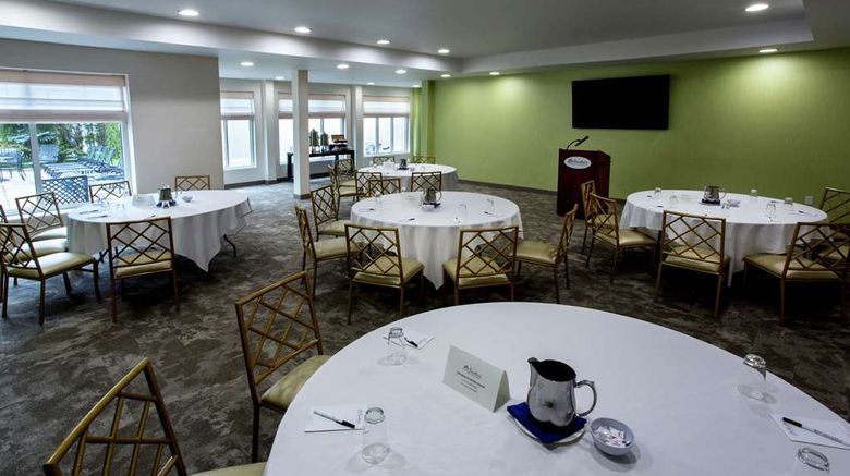 <b>Hilton Garden Inn New York/Staten Island Meeting</b>. Images powered by <a href="https://iceportal.shijigroup.com/" title="IcePortal" target="_blank">IcePortal</a>.