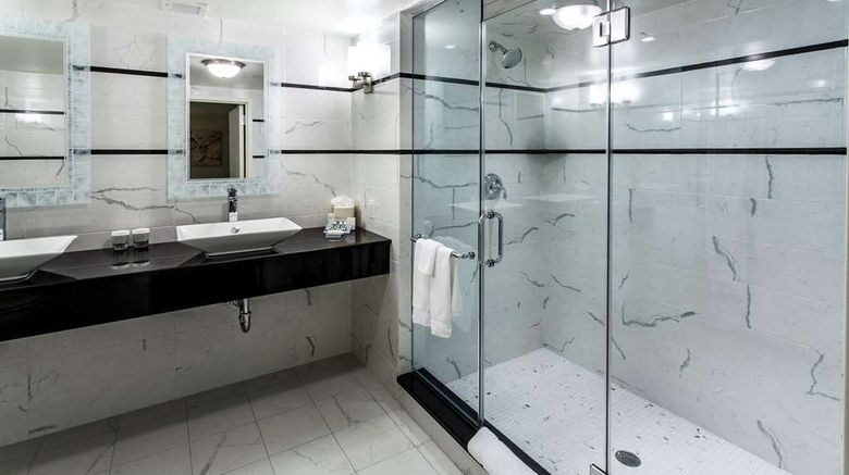 <b>Hilton Garden Inn New York/Staten Island Room</b>. Images powered by <a href="https://iceportal.shijigroup.com/" title="IcePortal" target="_blank">IcePortal</a>.