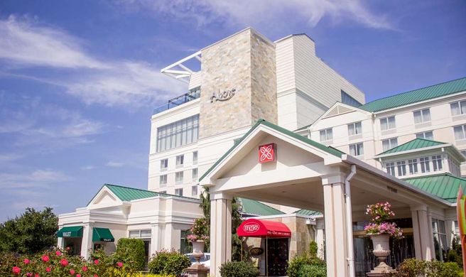 Hilton Garden Inn New York/Staten Island Exterior