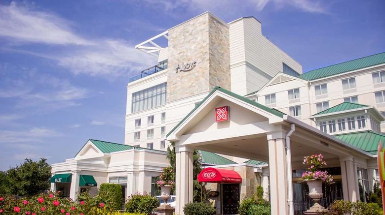 Hilton Garden Inn New York/Staten Island Exterior. Images powered by <a href="https://iceportal.shijigroup.com" target="_blank" rel="noopener">Ice Portal</a>.