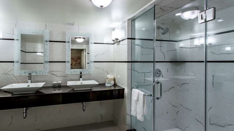 <b>Hilton Garden Inn New York/Staten Island Room</b>. Images powered by <a href="https://iceportal.shijigroup.com/" title="IcePortal" target="_blank">IcePortal</a>.
