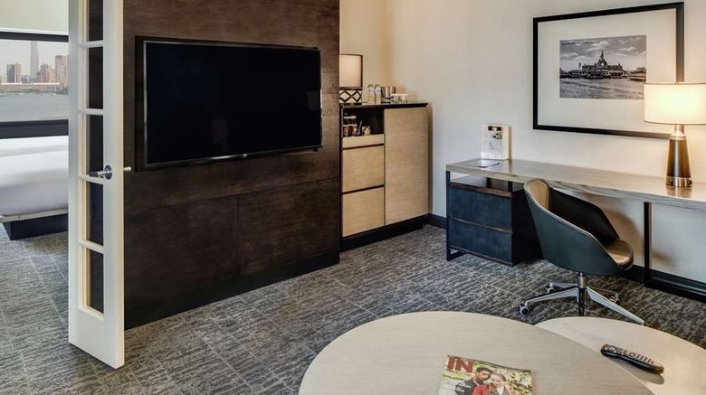 <b>DoubleTree Jersey City Room</b>. Images powered by <a href="https://iceportal.shijigroup.com/" title="IcePortal" target="_blank">IcePortal</a>.