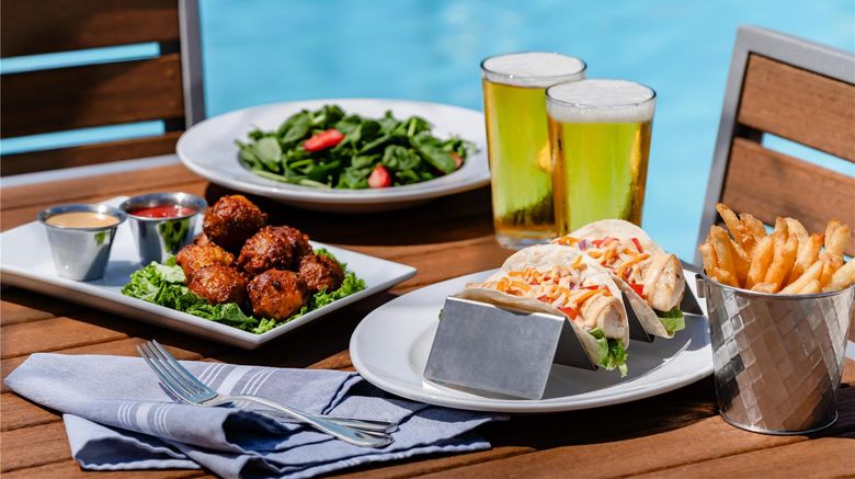 <b>DoubleTree Resort Grand Key-Key West Restaurant</b>. Images powered by <a href="https://iceportal.shijigroup.com/" title="IcePortal" target="_blank">IcePortal</a>.