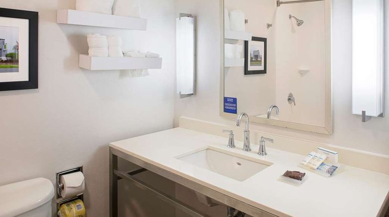 <b>Hilton Garden Inn Bentonville Room</b>. Images powered by <a href="https://iceportal.shijigroup.com/" title="IcePortal" target="_blank">IcePortal</a>.