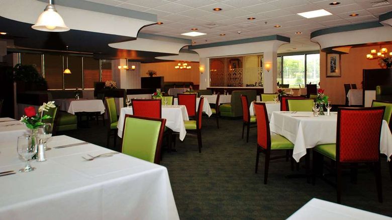 <b>DoubleTree Fayetteville Restaurant</b>. Images powered by <a href="https://iceportal.shijigroup.com/" title="IcePortal" target="_blank">IcePortal</a>.