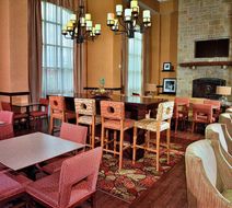 Hampton Inn & Suites Fredericksburg Lobby
