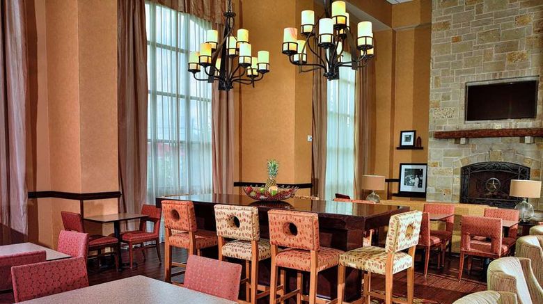 <b>Hampton Inn & Suites Fredericksburg Lobby</b>. Images powered by <a href="https://iceportal.shijigroup.com/" title="IcePortal" target="_blank">IcePortal</a>.